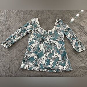 Anthropologie 3/4 sleeve abstract horses scoop neck low back top medium cotton